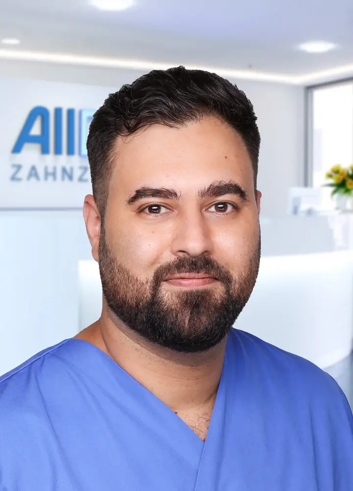Portrait zahnmedizinische Prophylaxeassistenz Anas Aldowahji (AllDent K&ouml;ln)