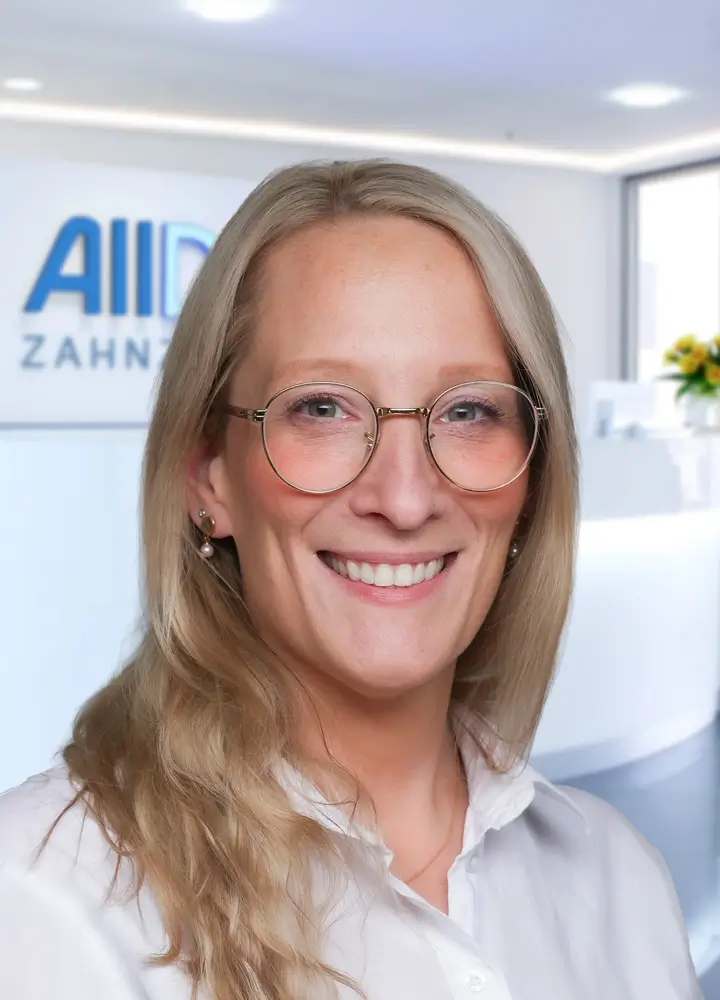 Portrait Zahn&auml;rztin Lisa Reger (AllDent K&ouml;ln)